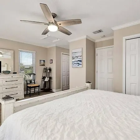 4 Bedroom - 3 Ba Private Pool Putting Green